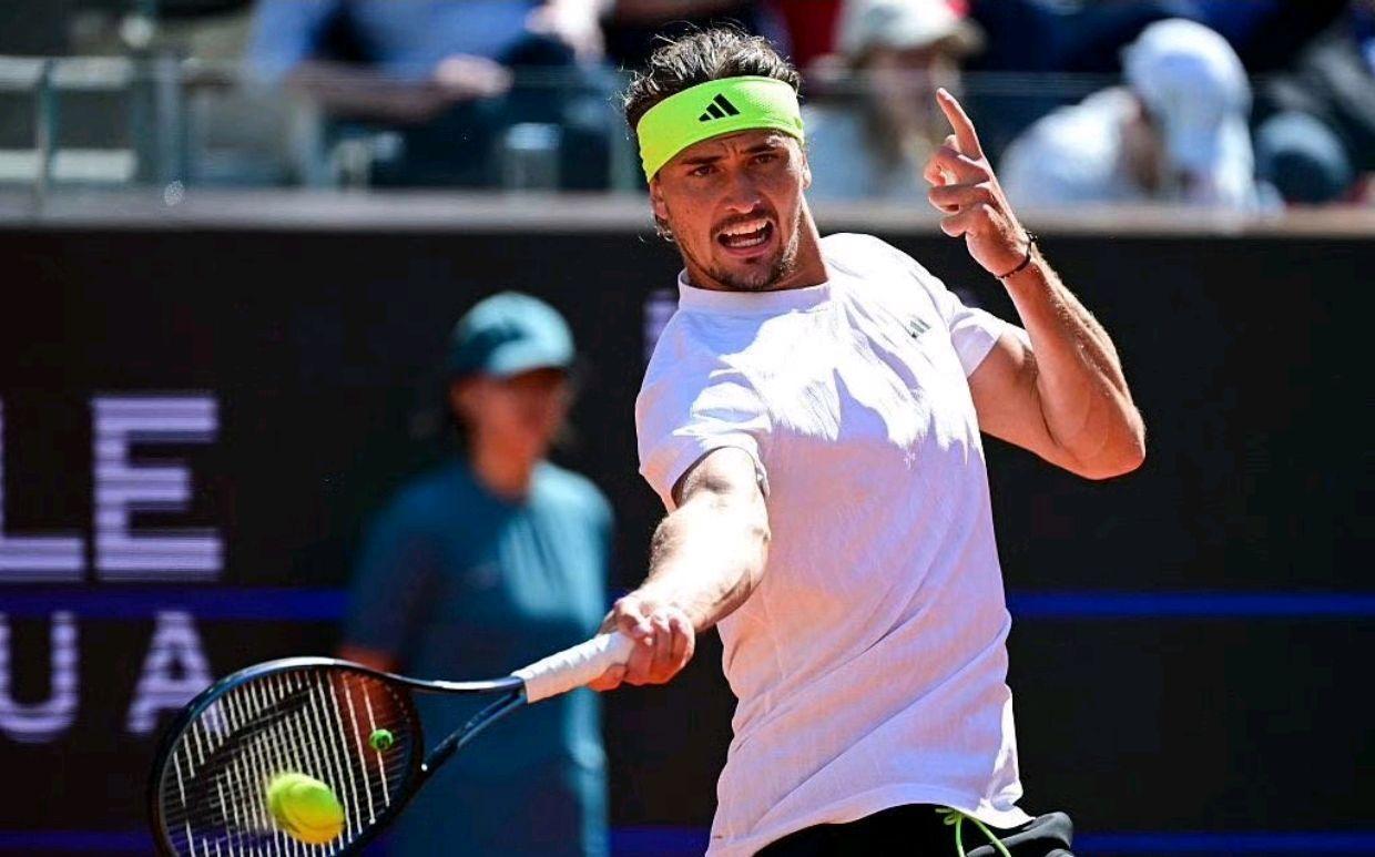 意大利网球队翻盘日本网球队，兹维列夫关键制胜的简单介绍