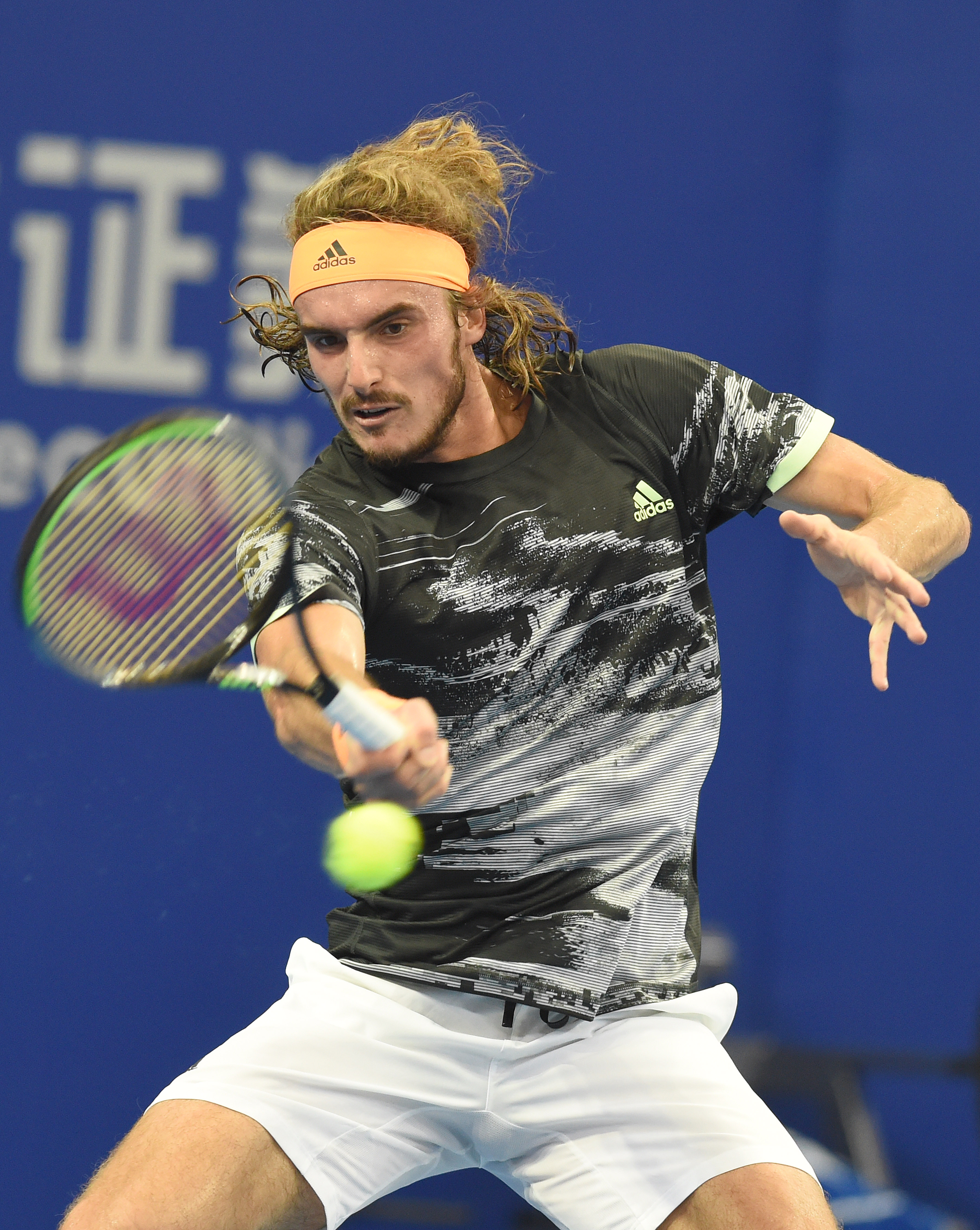 日本网球队绝杀澳大利亚网球队，西西帕斯高光表现的简单介绍