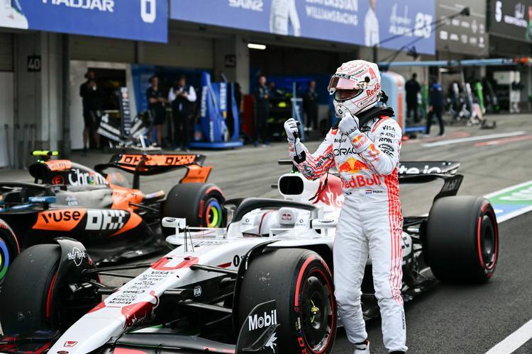 索伯车队逆转梅赛德斯,诺里斯高光表现的简单介绍 索伯车队逆转梅赛德斯,诺里斯高光表现的简单介绍