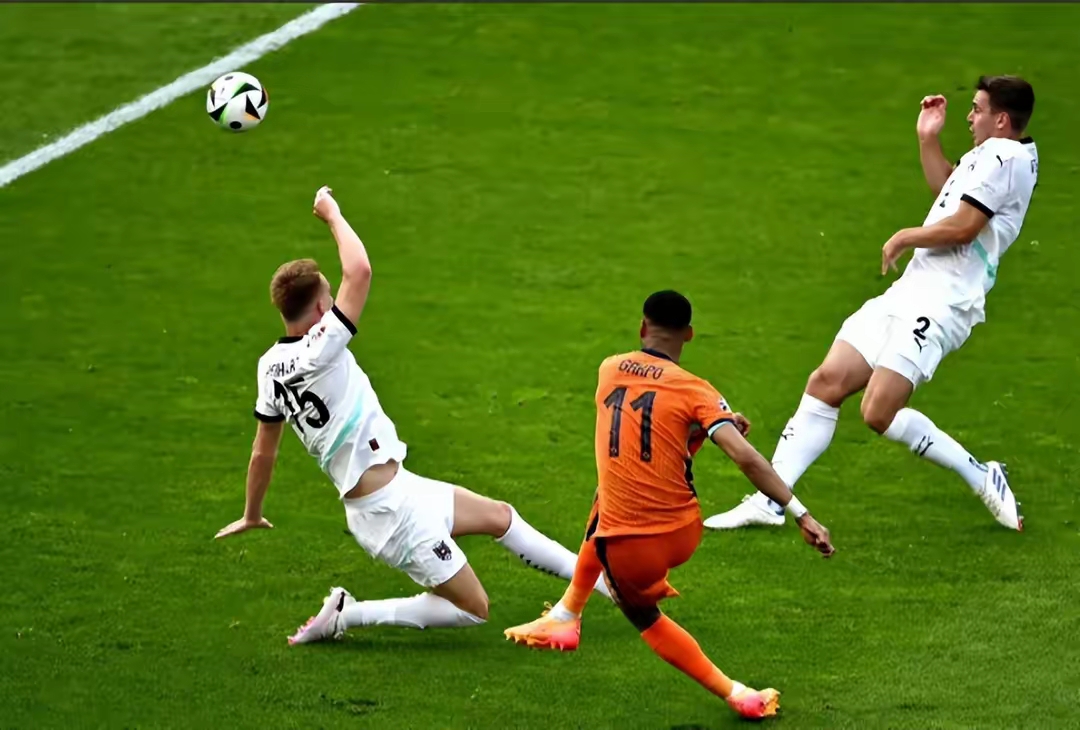 关于英格兰绝杀荷兰，法比尼奥统治全场的信息