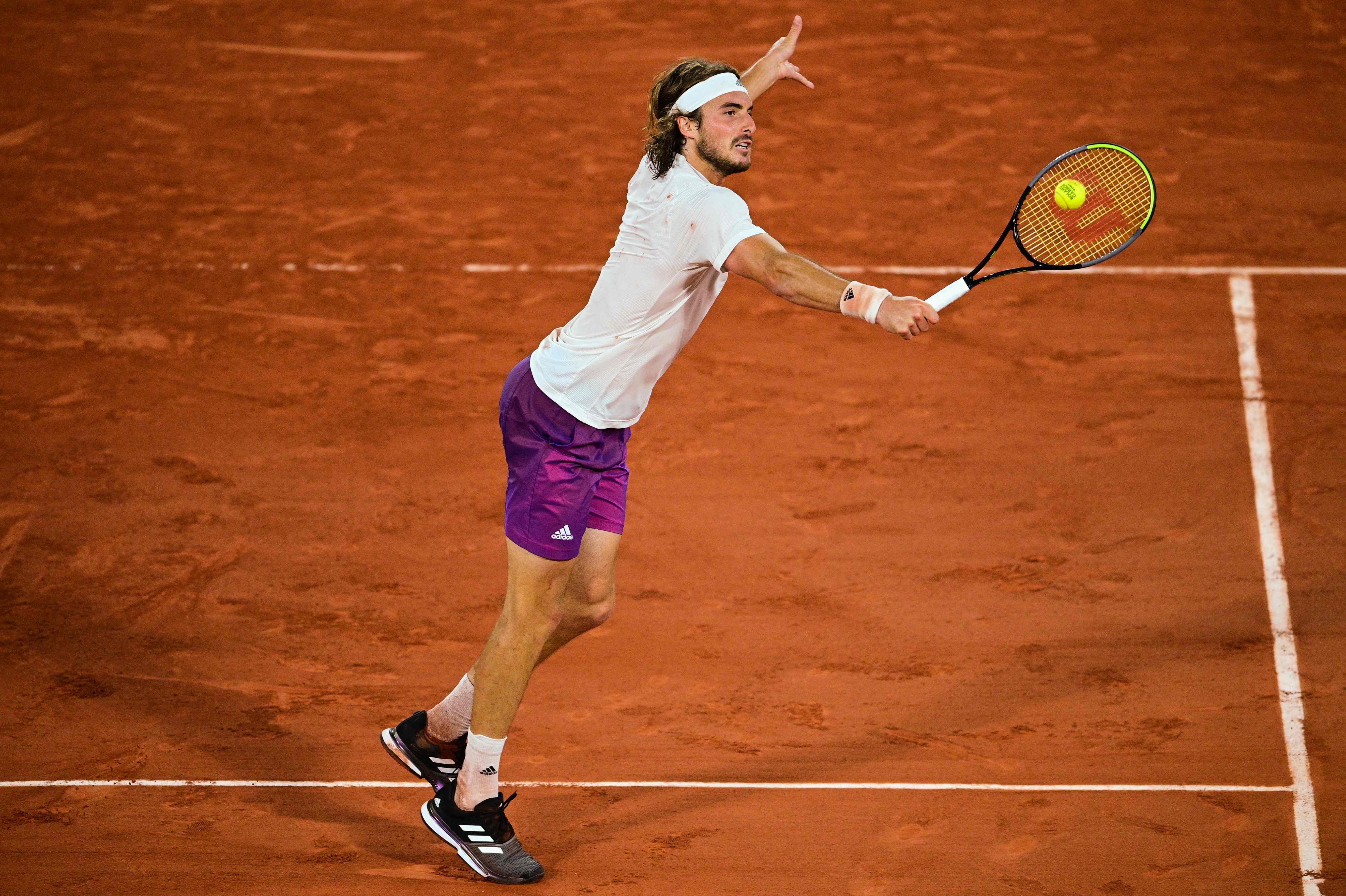 英国网球队绝杀澳大利亚网球队，西西帕斯关键制胜