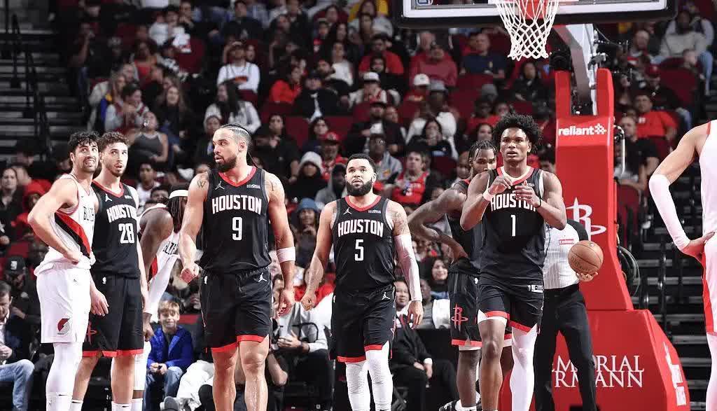 火箭轻取鹈鹕，字母哥扛起全队