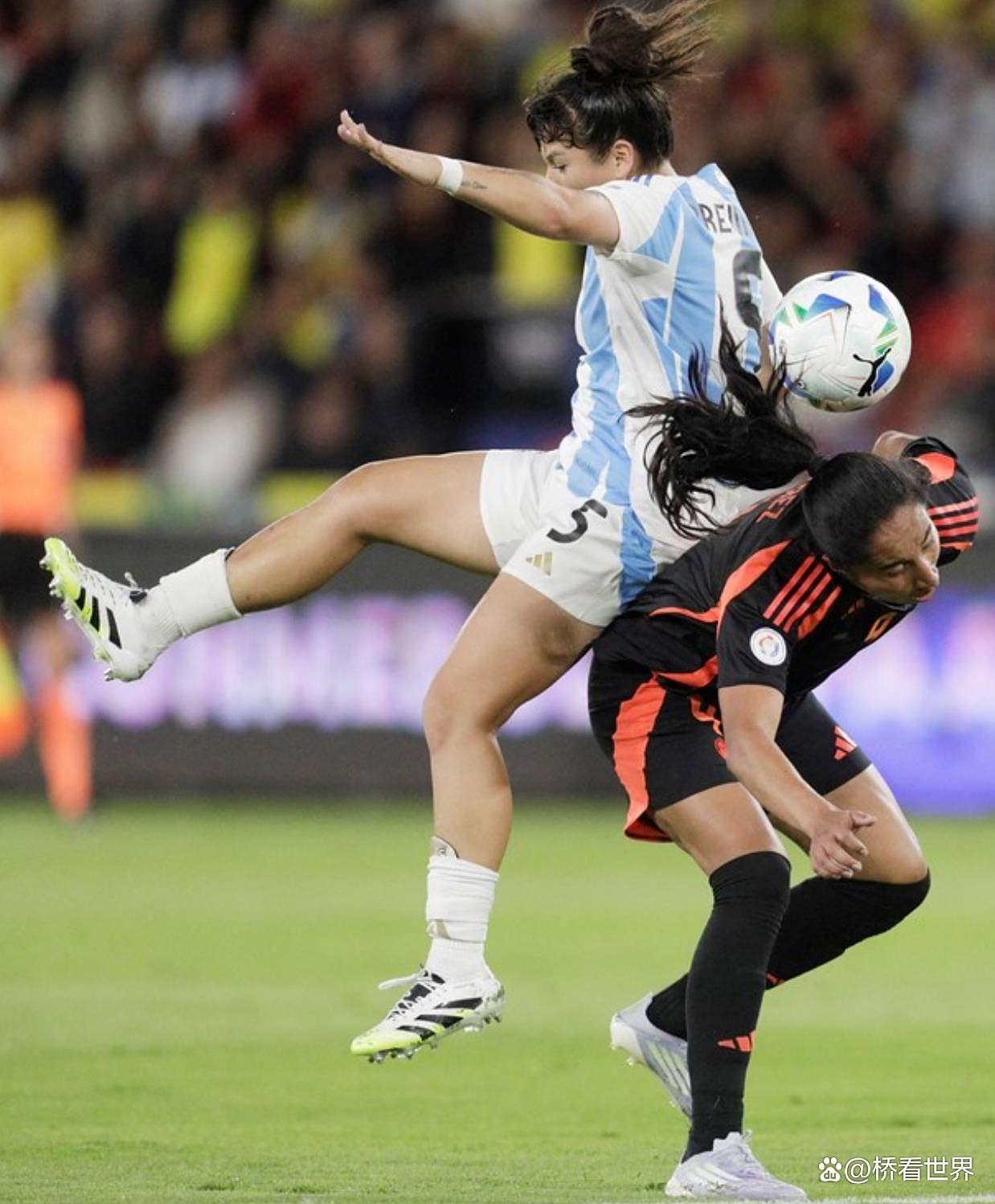 阿根廷女足棋逢对手，在赛场上交锋