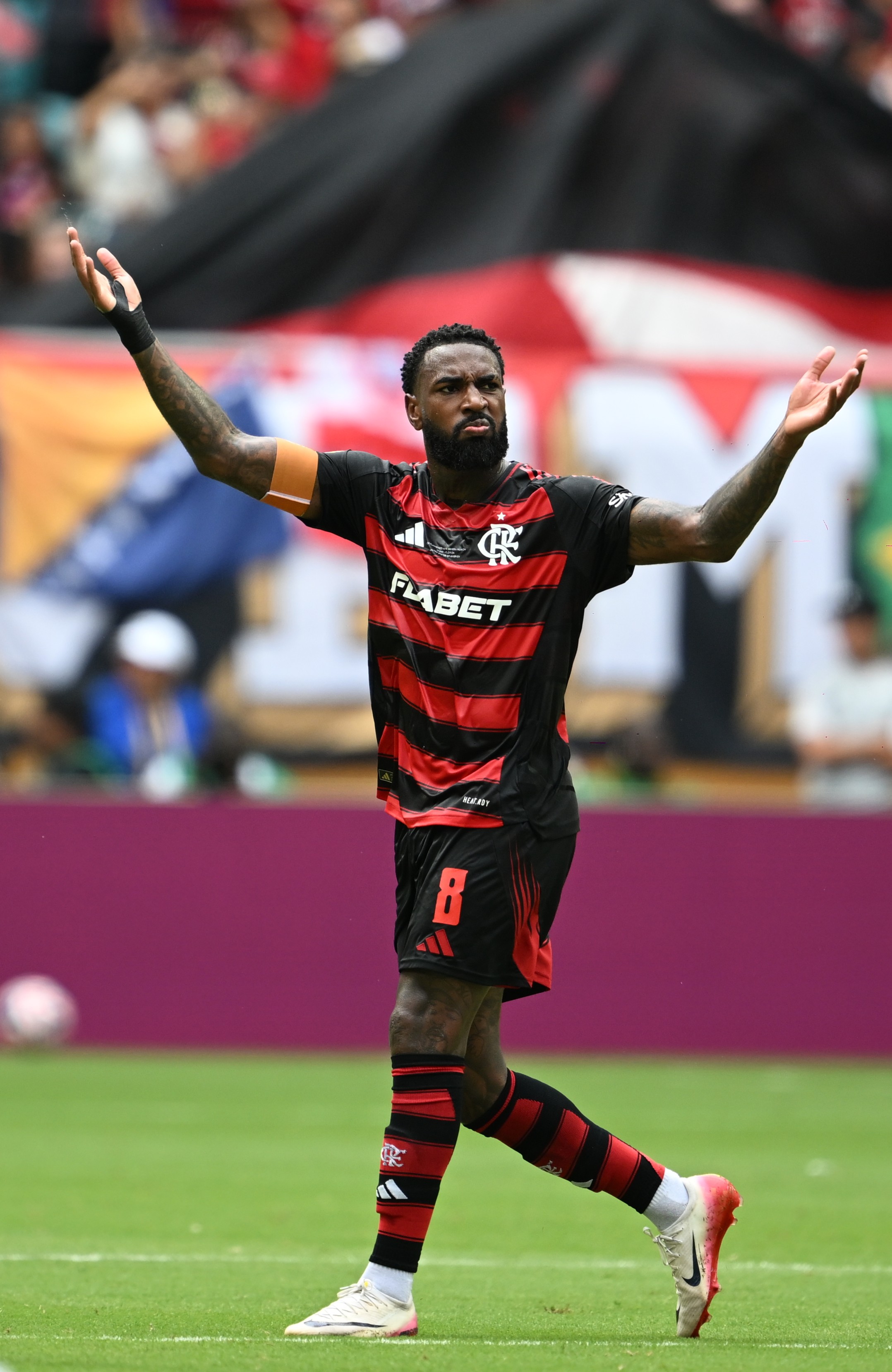 拜仁慕尼黑再次在欧冠中表现出色，排名小组第一