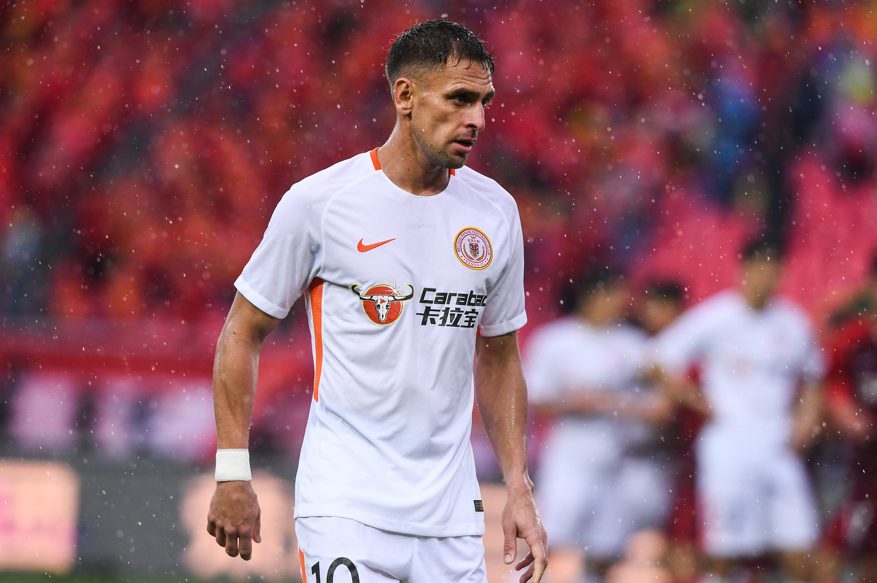 建业遭遇两连败，保级形势严峻