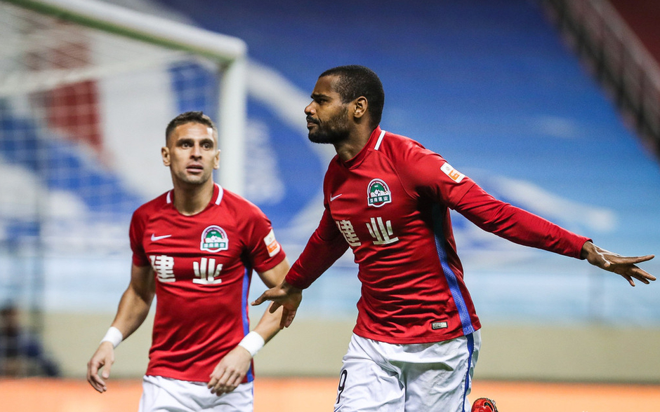 建业遭遇两连败，保级形势严峻